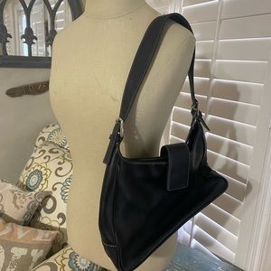 Women’s black coach shoulder purse